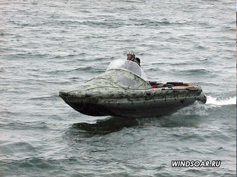 Надувной каютный катер-тримаран GESER K600